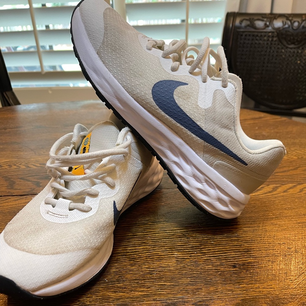 Nike boy’s shoes size 6Y